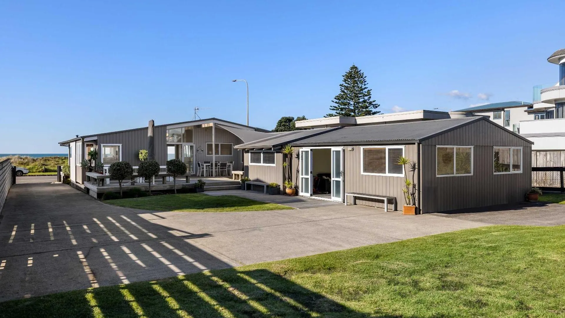 Beachfront Retreat Mount Maunganui Holiday home